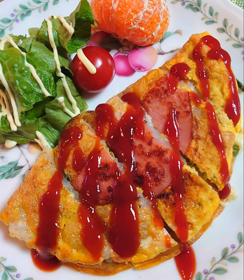 餅入りハムエッグで朝ご飯🌅|ポチさん