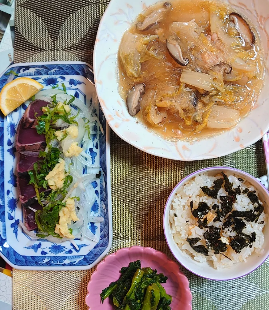 白菜の春雨煮とカツオ刺身で夕ご飯🍴|ポチさん