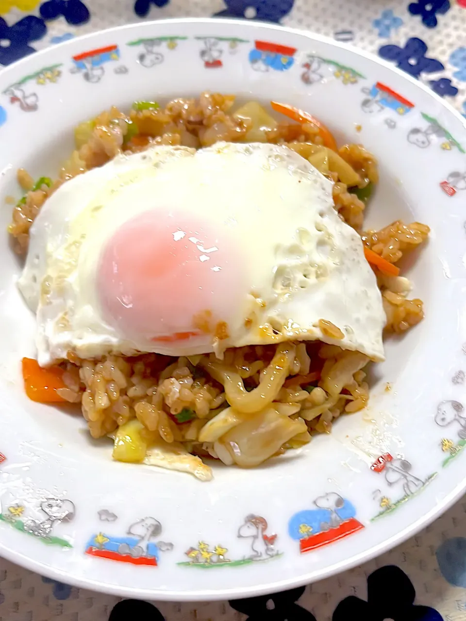 そば飯ならぬうどん飯卵焼きのせ|4jinoanataさん