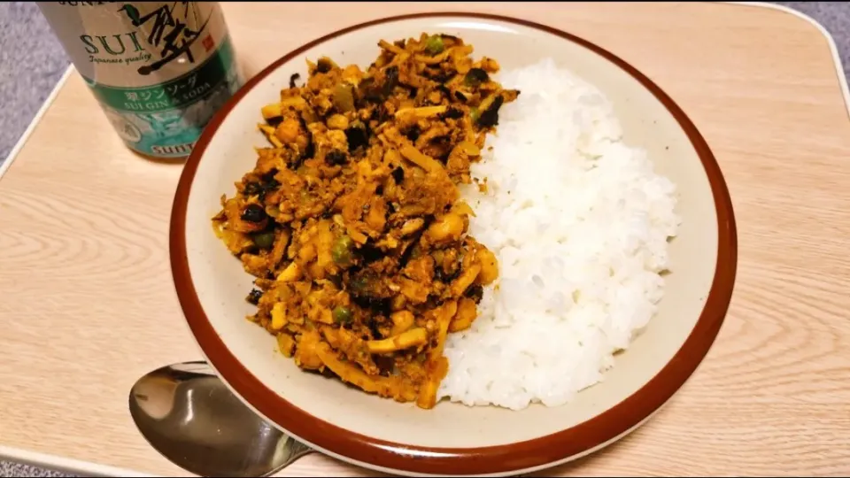 お豆と春野菜のドライカレー|ぴくるすさん