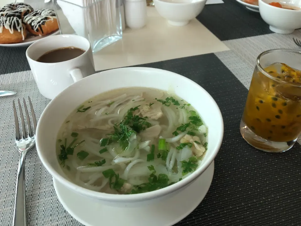 Snapdishの料理写真:ベトナム🇻🇳で自分でフォー|Mikoshiba Kazutoshiさん