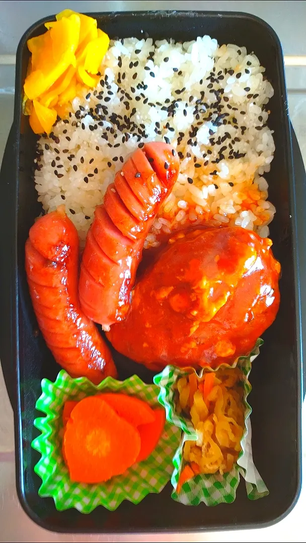 Snapdishの料理写真:旦那弁当　2023/4/9

デミハンバーグ
ウインナー
にんじんのグラッセ
切り干し大根の煮物|ユキヨメ♪さん