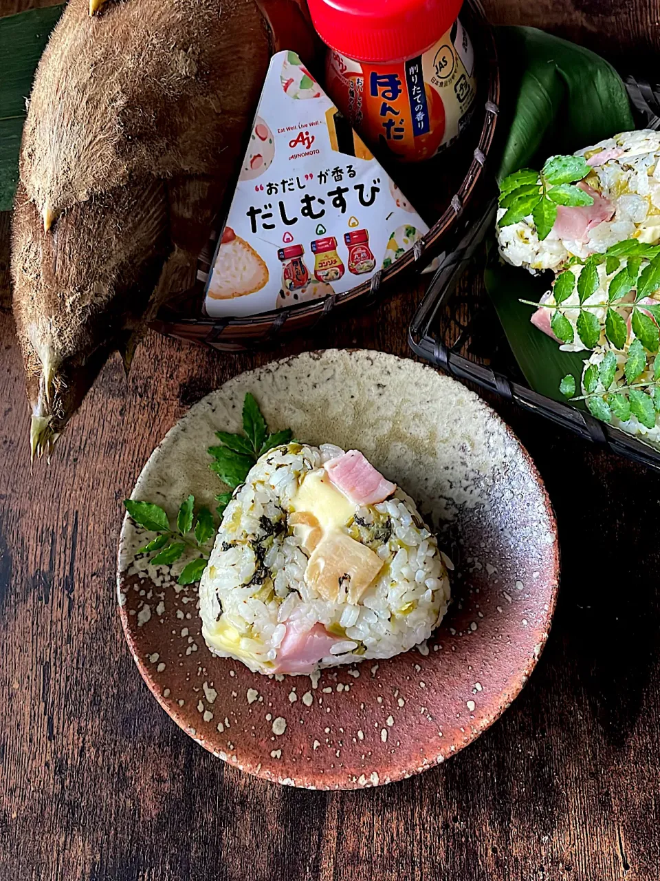 やっぱりこれ！高菜ベーコン ~アレンジだしむすび🍙たけのこ入り|とんちんさん