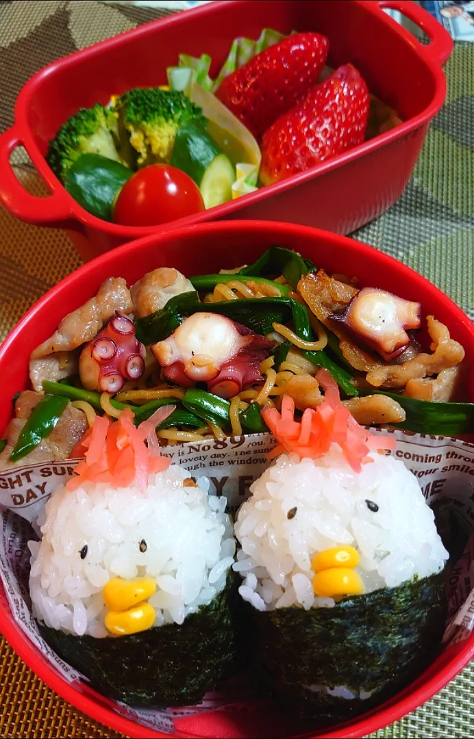 焼きそば＆ニワトリおにぎり弁当🍱|ポチさん