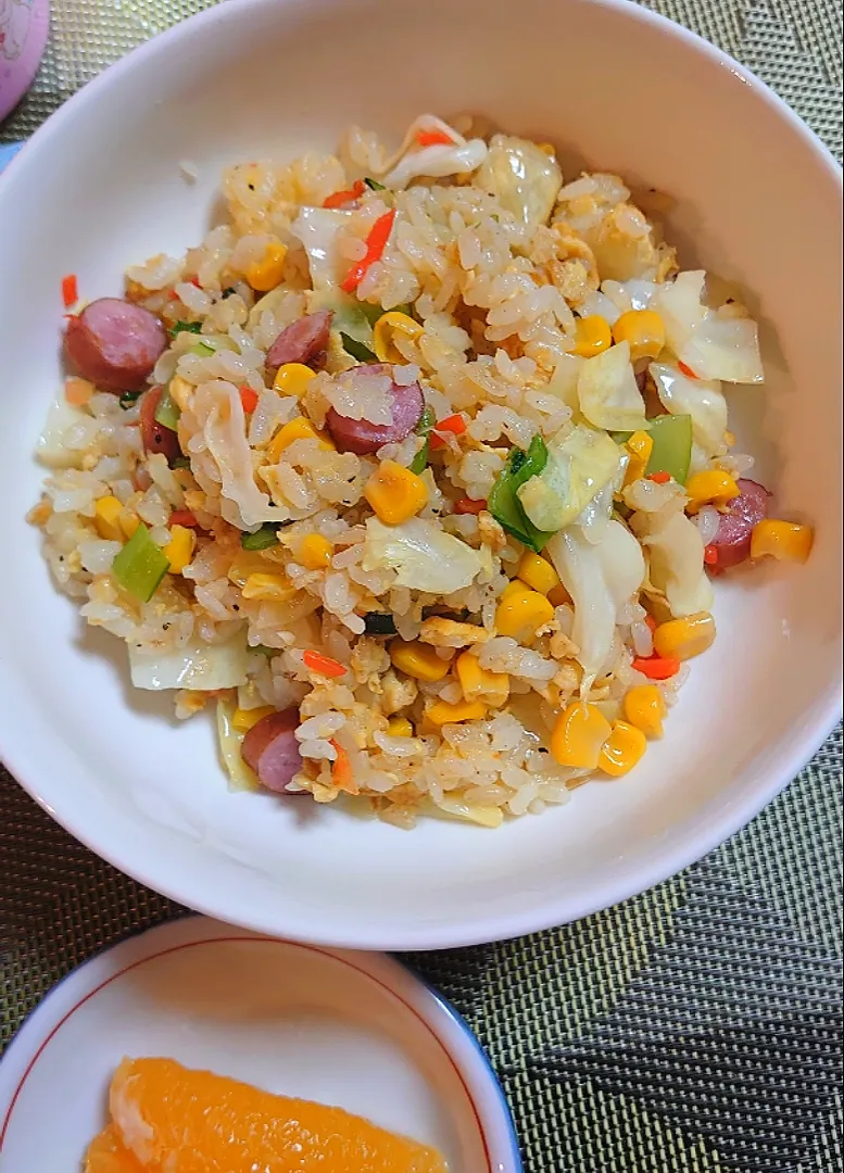 コンソメ味のチャーハンで朝ご飯🌅|ポチさん