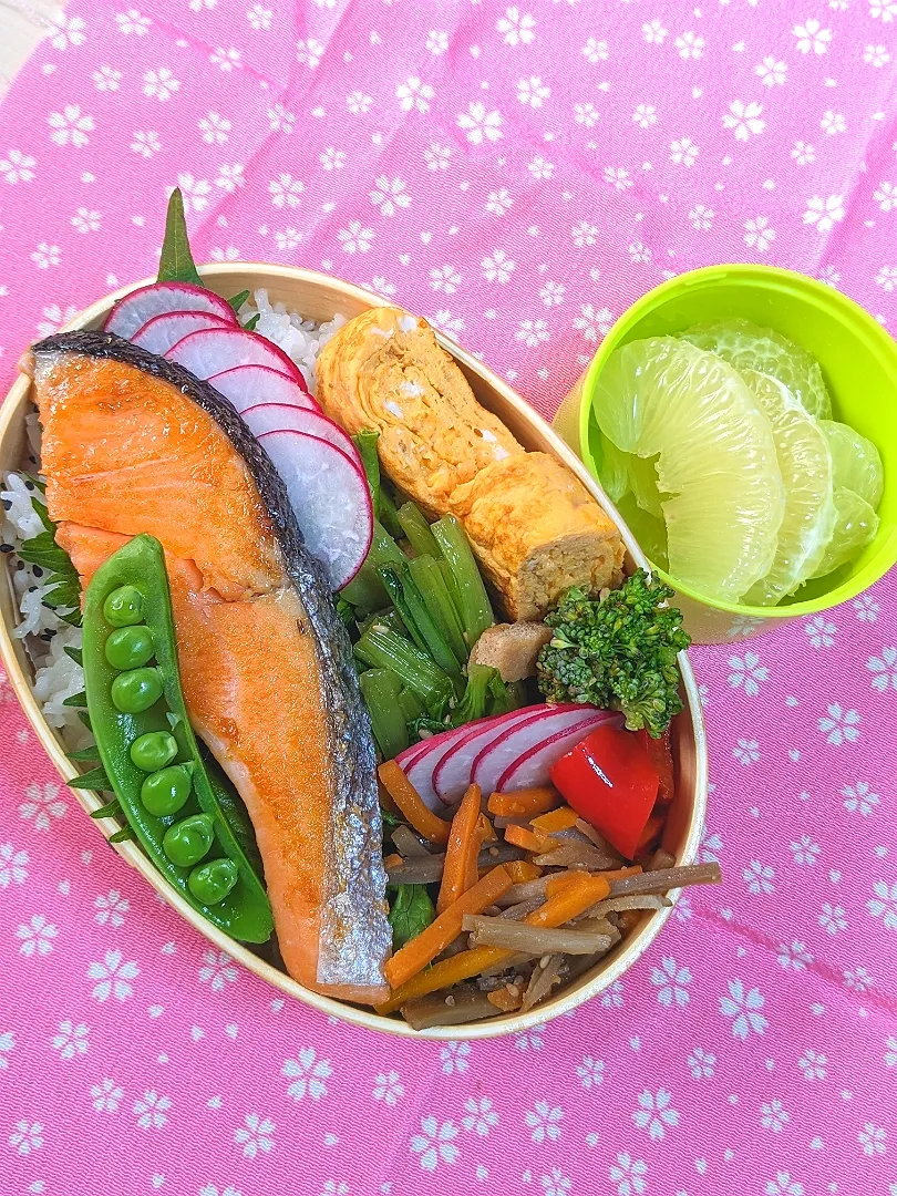 本日のお弁当〜鮭の春弁当〜|f.1125beさん