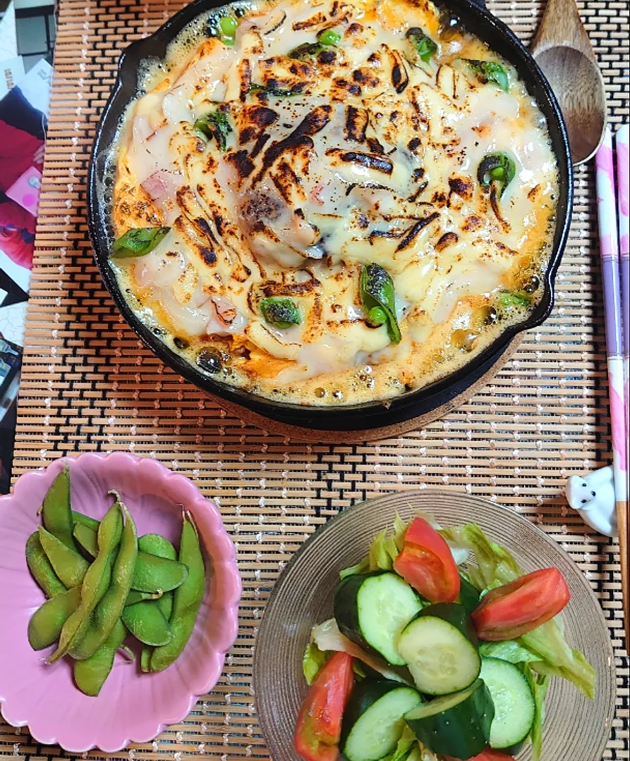 ハンバーグにミートソースとホワイトソースのせてチーズ掛けて……ドリア🍴|ポチさん