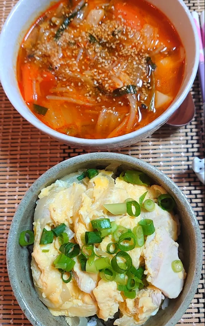 蒸し過ぎた親子丼とチゲスープで夕ご飯🍴|ポチさん