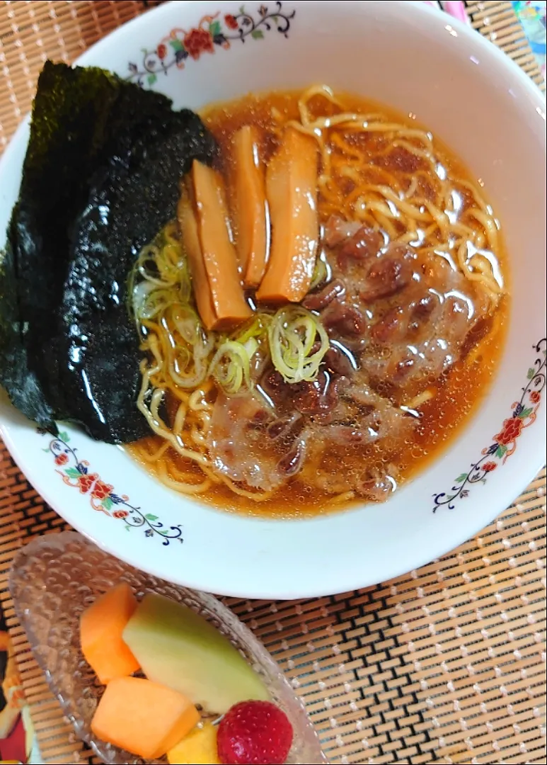 牛骨スープラーメンで朝ご飯🌅|ポチさん