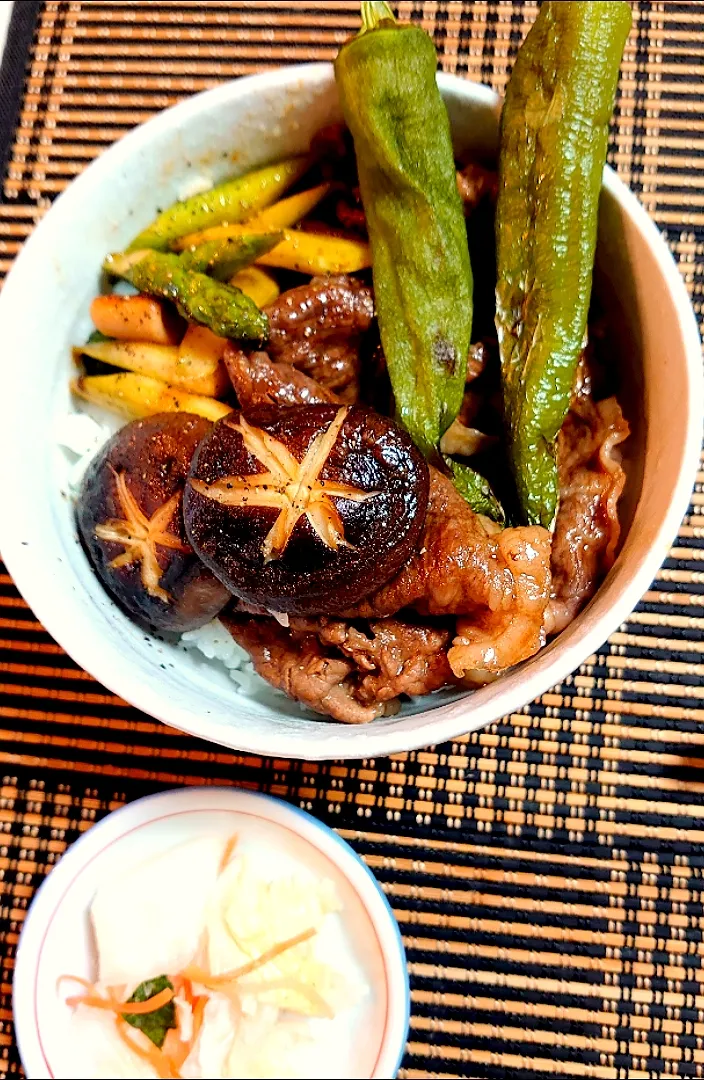 しゃぶしゃぶ用牛肉で丼ぶり🍴|ポチさん