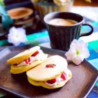 いちごと桜餡ホイップのパンケーキ