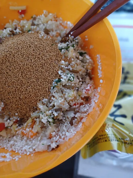 みるくるりさんの料理 マルコメ料亭の味粒味噌フリーズドライで、春野菜，ニンニクたっぷりおかず味噌麹|ぽんすけさん