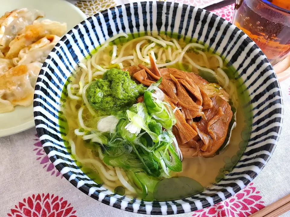 Snapdishの料理写真:木津川ねぎ塩ラーメン&餃子|emiさん