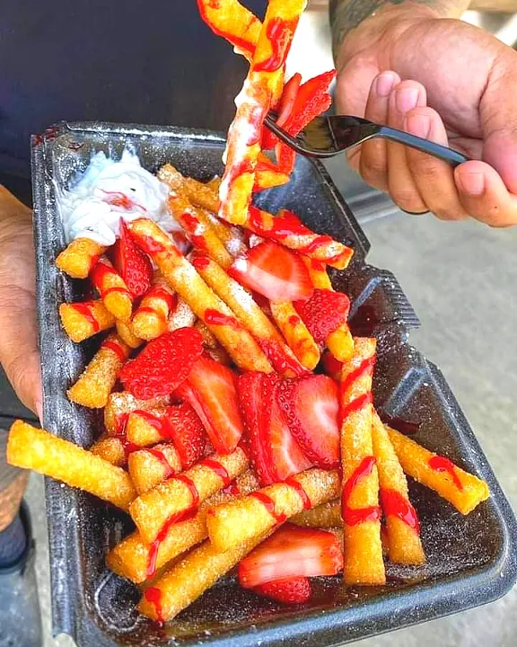 Strawberry Funnel Cake Fries!|BentoFoxさん