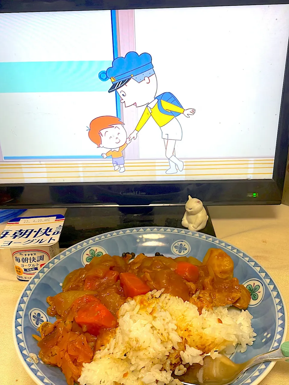 Snapdishの料理写真:鬼のいぬ間にバーモントカレー甘口(^○^)最近通勤に使う桜新町のサザエさんをみながら。|ぽんぽこまめだ。さん