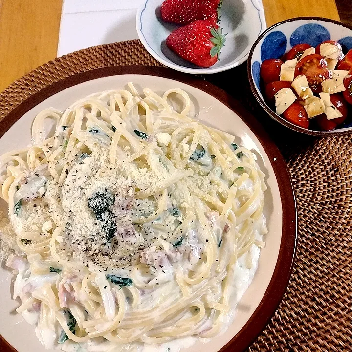 白いパスタと紅いサラダ|705さん