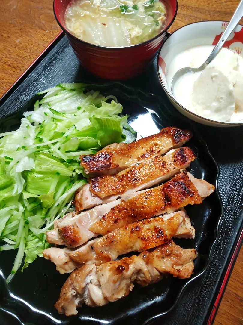 鳥ももほりにし焼き
ざる豆腐
みそ汁(白菜 白ねぎ)|たつかばさん