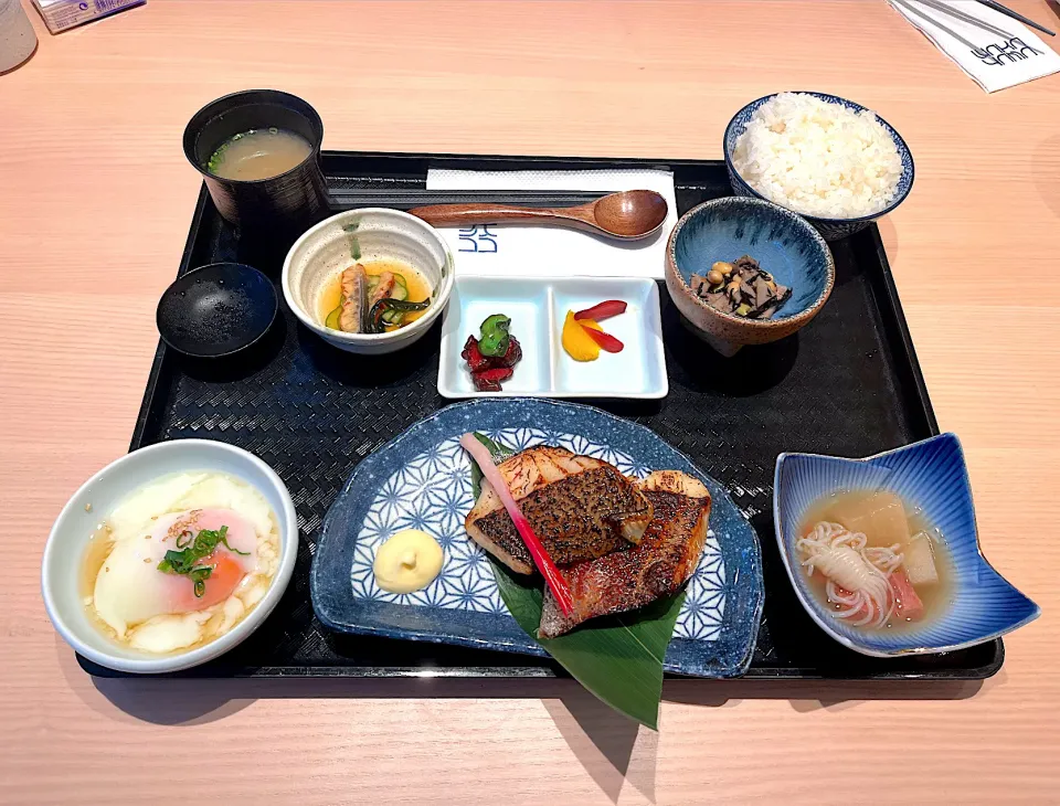 Snapdishの料理写真:Yuzu marinated halibut gozen|skyblueさん