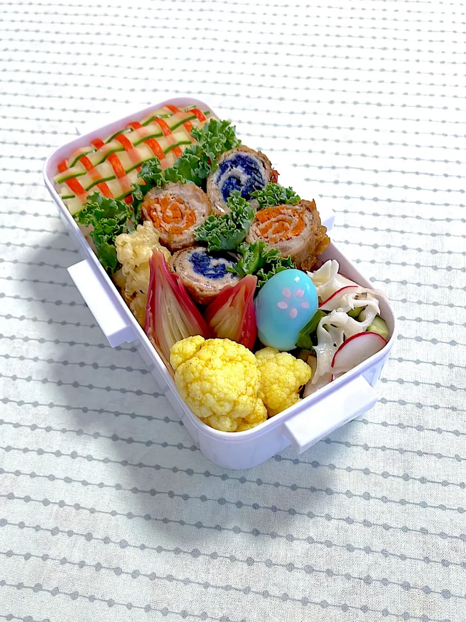 Snapdishの料理写真:#野菜肉巻き(紫キャベツ 人参) ハナビラタケサラダ ハナビラタケ揚げ 茗荷 カリフラワー うずら卵|akkiyさん