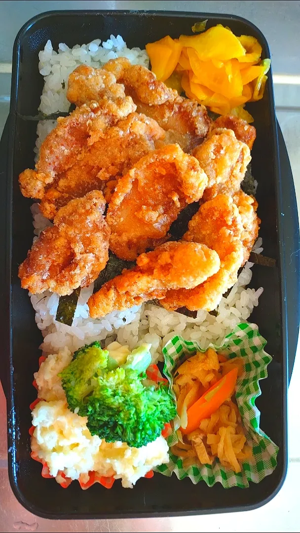 旦那弁当　2023/4/10

豚唐揚げ
切り干し大根の煮物
ポテトサラダ&ブロッコリーマヨ|ユキヨメ♪さん