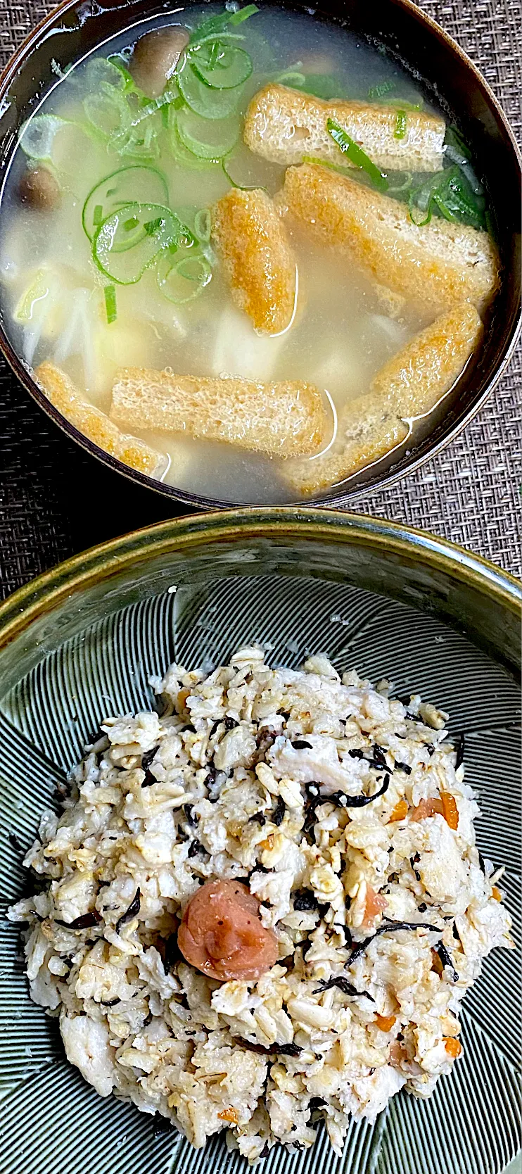 鶏梅ひじきご飯|すくらんぶるえっぐさん