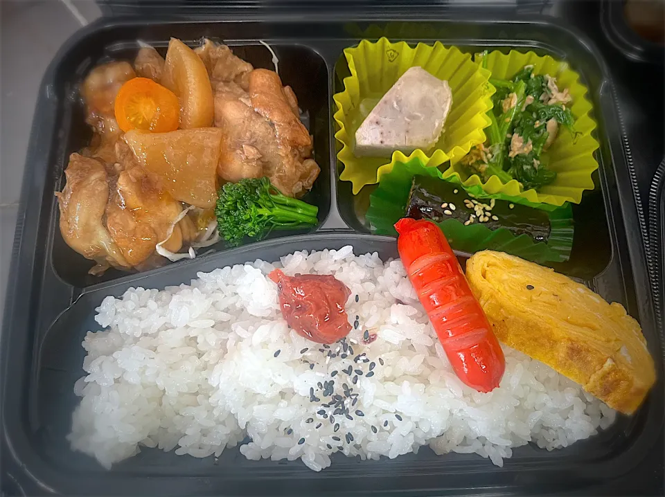 Snapdishの料理写真:手羽元と大根の柔らか煮弁当|Keiko.Kanzakiさん