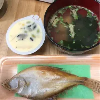 Snapdishの料理写真:カレイ塩焼き、茶碗蒸しと味噌汁！|ワタベさん