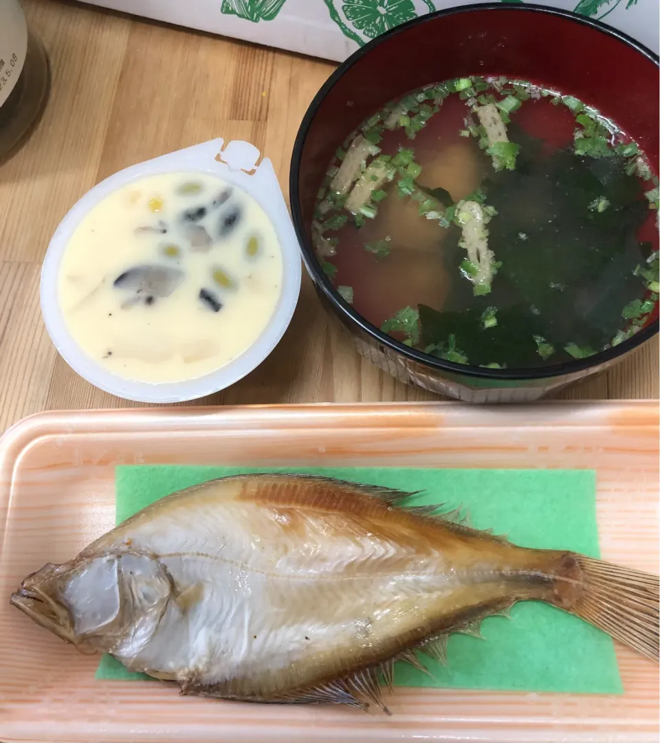 Snapdishの料理写真:カレイ塩焼き、茶碗蒸しと味噌汁！|ワタベさん