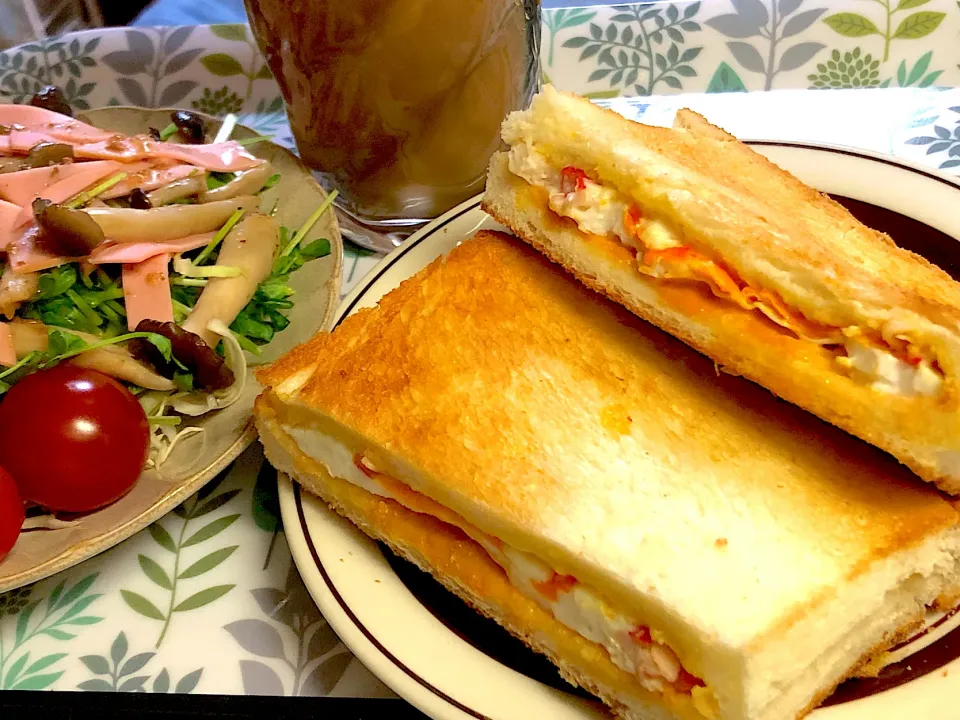 今朝の🥪☕|ゆうりさん