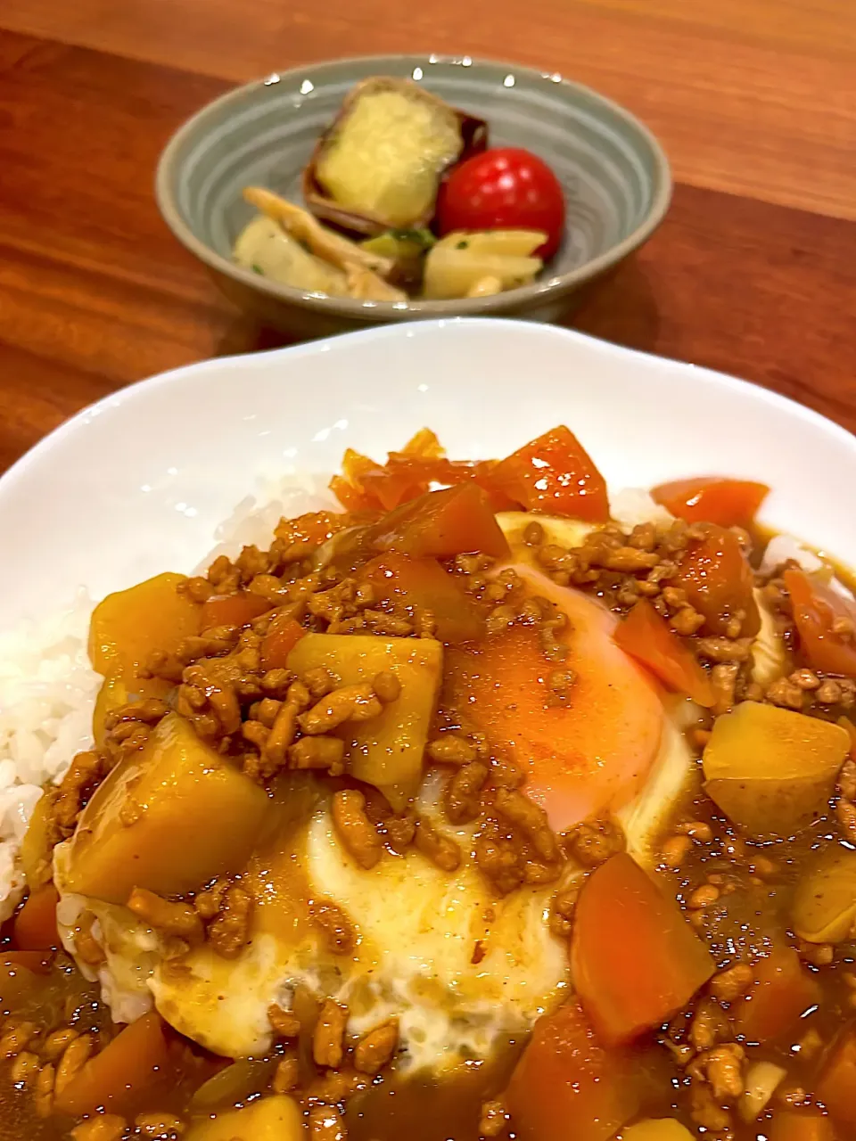 チーズ目玉焼きのっけカレー|とゆあさん