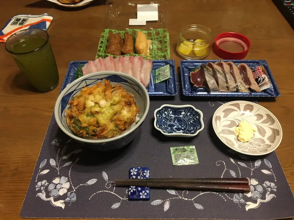 かき揚げ丼、活〆ぶりのお造り、鰹のたたき、いなり寿司(夕飯)|enarinさん