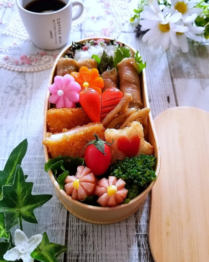 Snapdishの料理写真:アスパラ巻き弁当|sugar beansさん