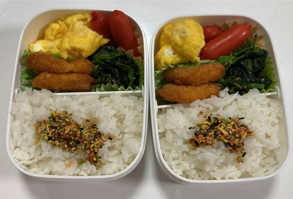 Snapdishの料理写真:下2人の置き飯☆卵焼き☆赤ウインナー☆ほうれん草の胡麻和え☆白身魚のフライ|Saharaさん