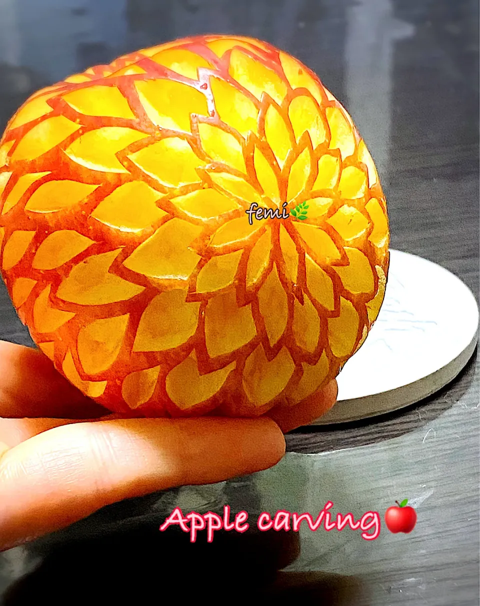 初Apple carving🍎|femi🌿さん