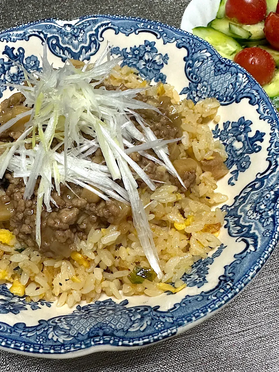 Snapdishの料理写真:肉そぼろ餡掛けチャーハン|T’s lanaiさん