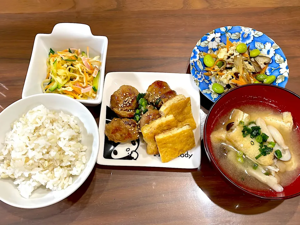 Snapdishの料理写真:豚こまボールと油揚げの照り焼き　きのこと揚げの味噌汁　炒り豆腐　切り干し大根の中華和え|おさむん17さん