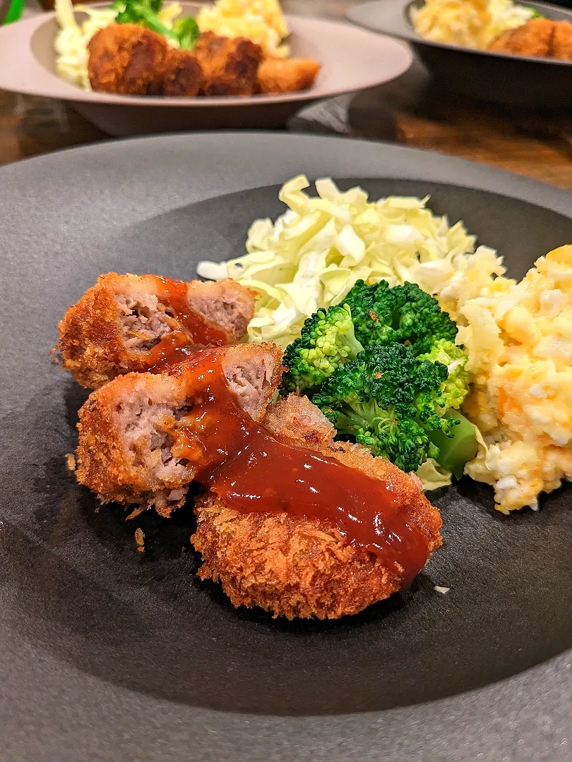 Snapdishの料理写真:肉汁たっぷりメンチカツ!!|ひだまりさん