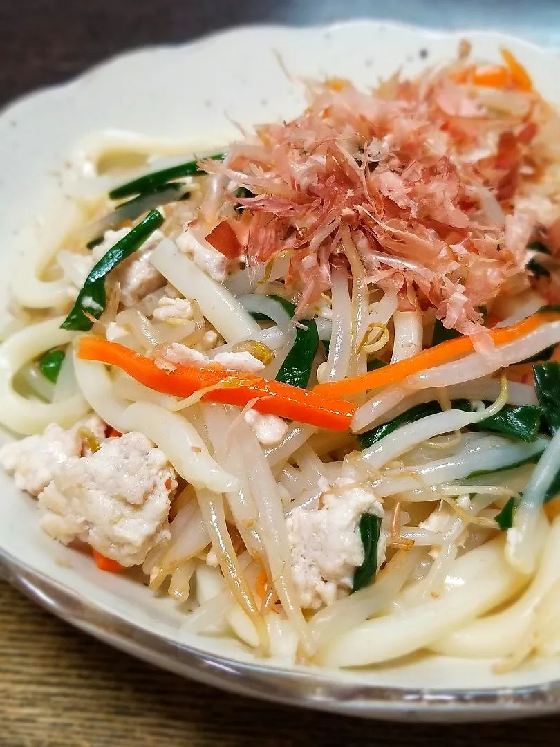 パパ作👨ニラ入り焼きうどん|ぱんだのままんさん