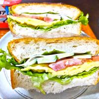 野菜たまごサンド
頂いた食パンを焼くのが勿体ない！
うまいぞ！うまい！