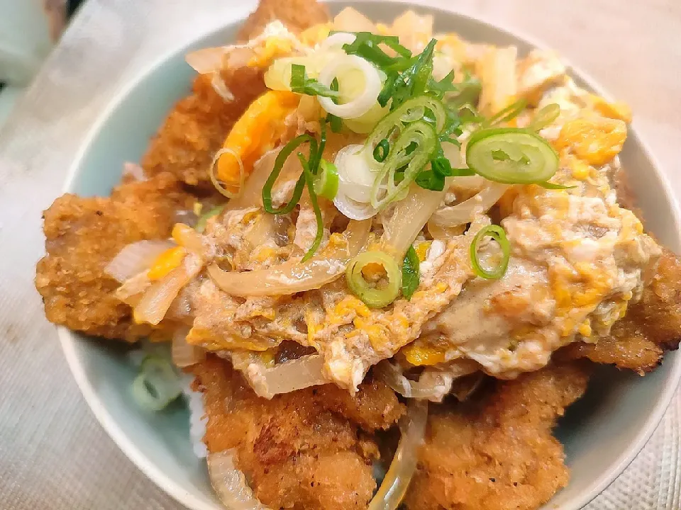 Snapdishの料理写真:カツ丼|居酒屋ちともさん