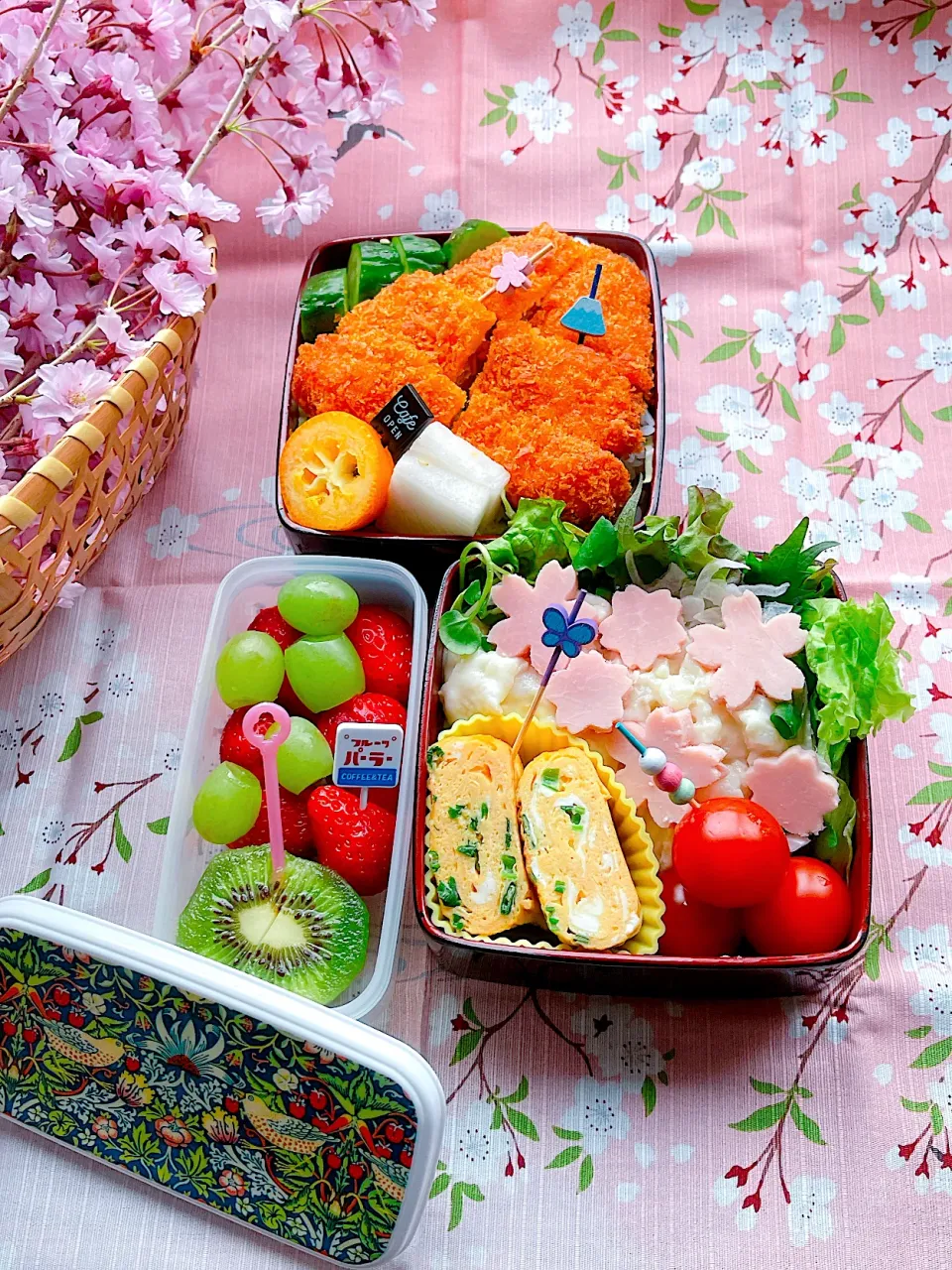 2023/04/12 アジフライとポテトサラダのお花見弁当|Blueberry🫐さん