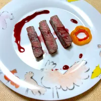 Snapdishの料理写真:和牛もも肉赤ワインソース|Naoto Omasaさん