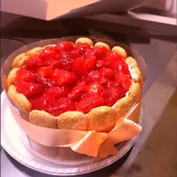 Snapdishの料理写真:torta fría de frutilla💗👌🍓|Kelly Laura Galvez Jalacuriさん