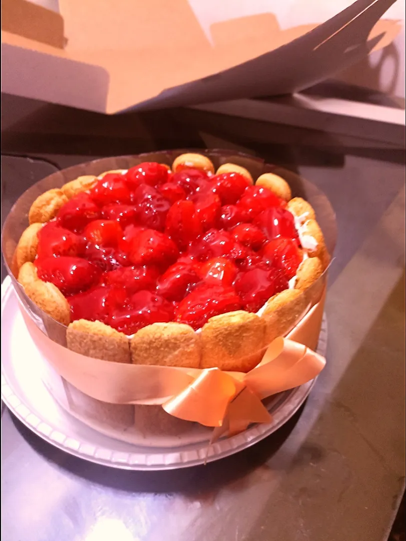 Snapdishの料理写真:torta fría de frutilla💗👌🍓|Kelly Laura Galvez Jalacuriさん