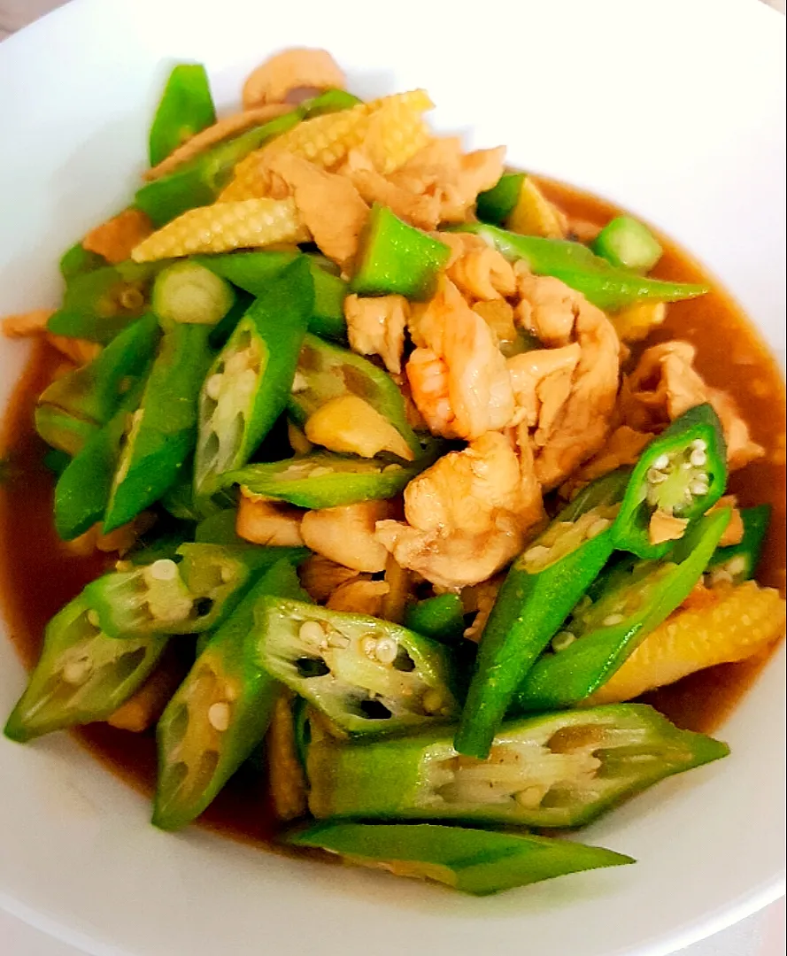 Stir fry Okra &  Baby Corn with Chicken|feeqsyaneeさん