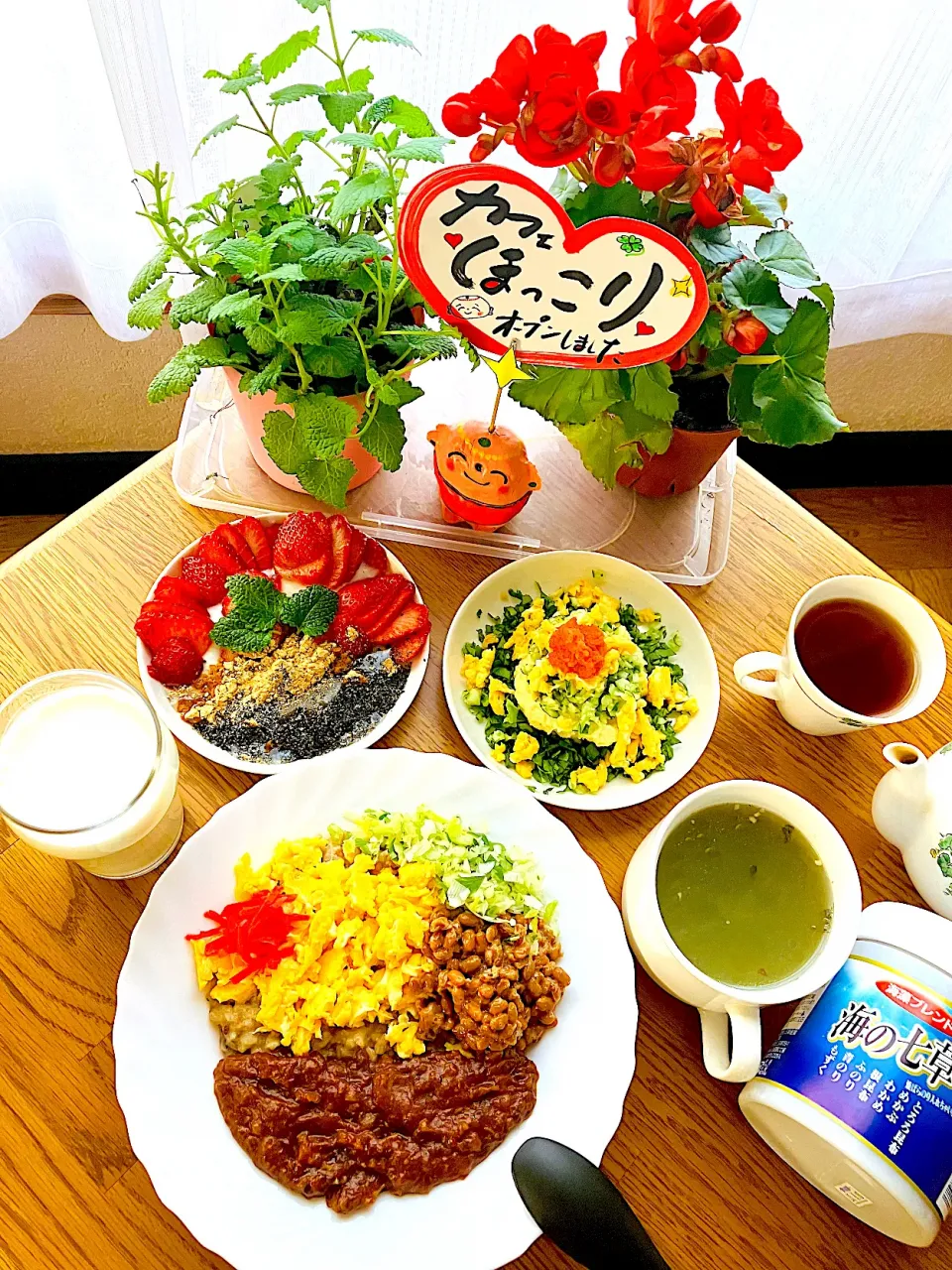 モーニングセット^ ^💖玄米粥スパイスチキンカレー納豆乗せ🍛マッシュポテトサラダ🥗苺ヨーグルト🍓海の七草コラーゲンスープ💖今日も流動食です^ - ^|HAMI69さん