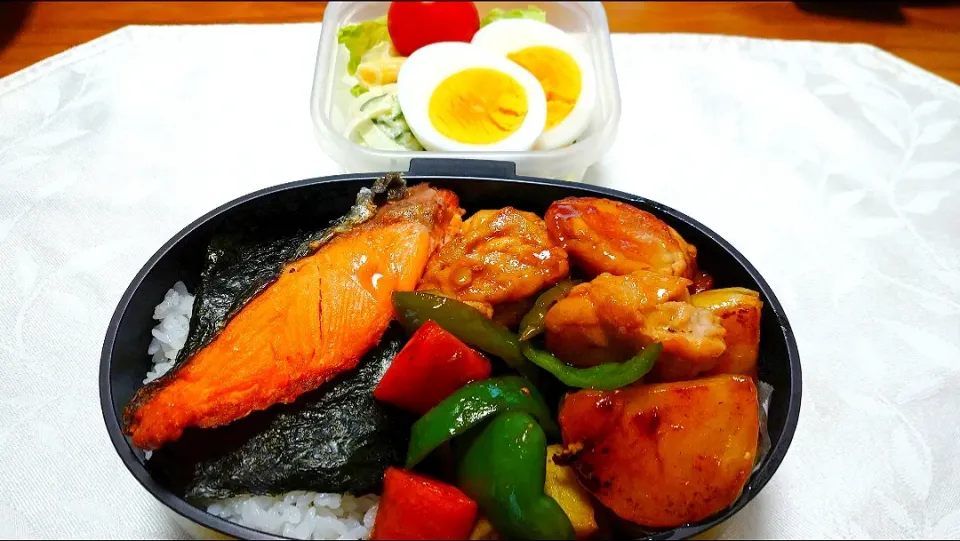 4/13のお弁当
海苔弁当&サラダ|卯月さん