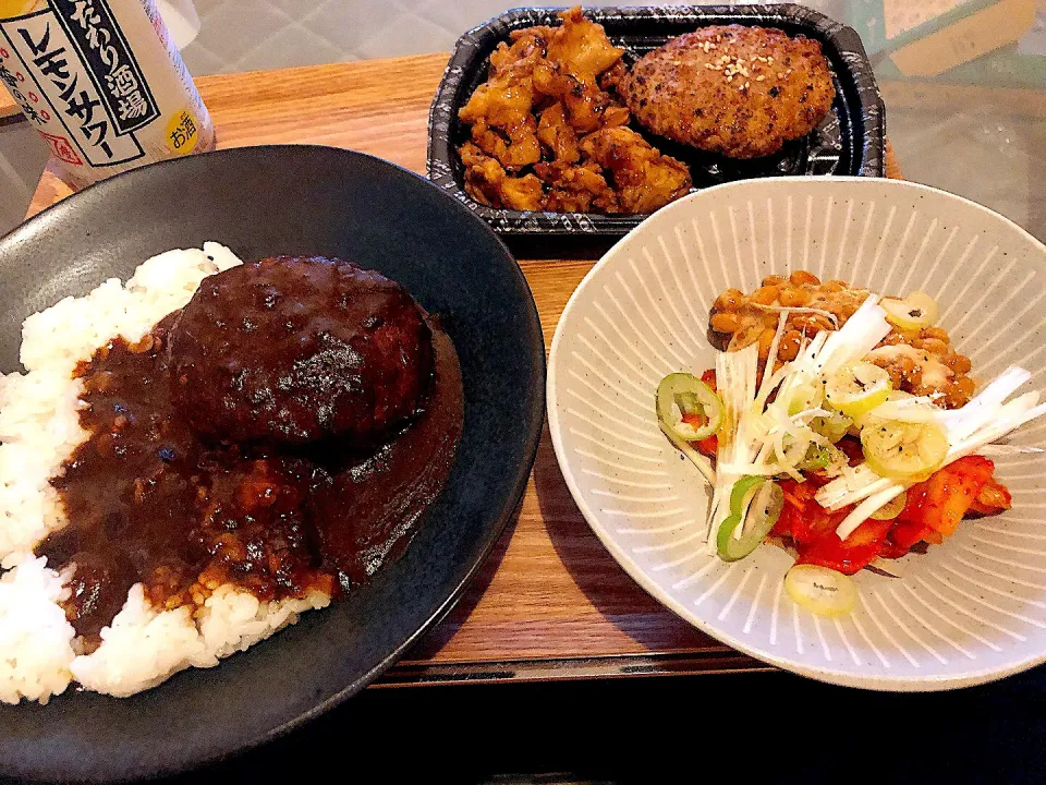 ドンキのハンバーグ黒カレー|窓辺のれもんさん