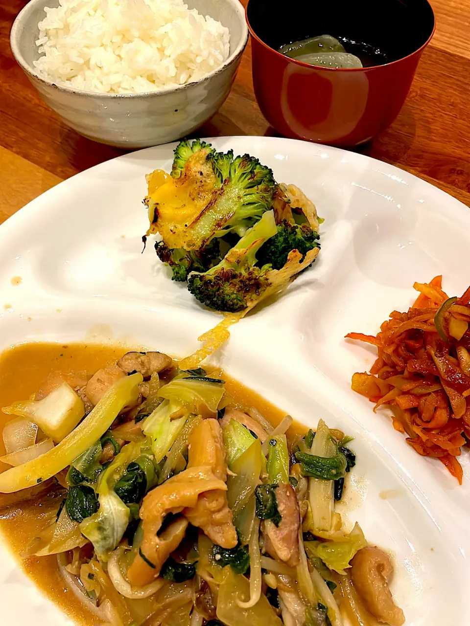 Snapdishの料理写真:鶏肉野菜炒め　ブロッコリーチーズ焼き　切干しナポリタン　新玉スープ|とゆあさん