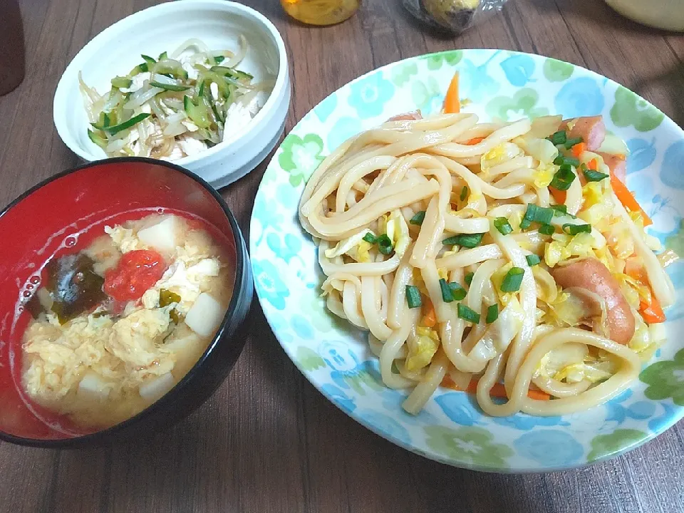 焼きうどん
ささみともやしのサラダ
豆腐とトマトの味噌汁|尚さん